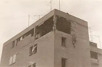 Многоквартирный дом после нападения