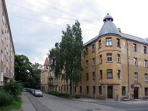 Вид от улицы Кливеру