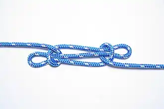 узел «колышка» («баранья нога»), на середине троса делают пару колышек, в которые вставляют петли