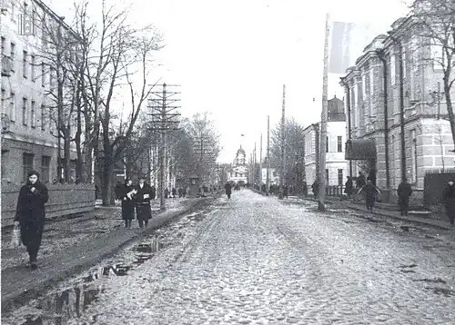 Вид на Заводоуправление в створе проспекта Ленина. Слева новый дом для рабочих Ижорского завода. Фото 1937 года