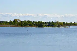 Вид на остров Колпина из села Люйбнитса