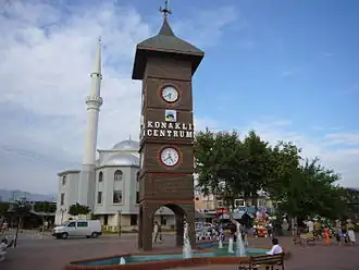 Часовая башня в центре Конаклы
