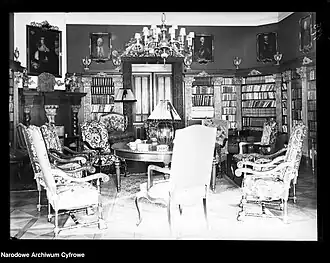 Библиотека внутри замка