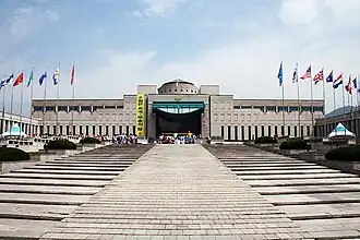 Обзорный вид на мемориал