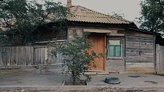 Дом в Ямгурчеве на углу Красной набережной и улицы Циолковского