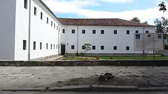 Крастата казарма, общий вид