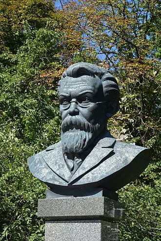 Памятник Вернадскому (Кременчуг)