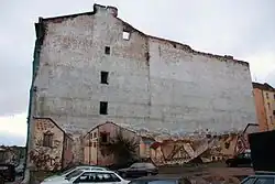 Пустырь на месте утраченной застройки. Стрит-арт на развалинах дома Говинга