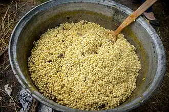 Процесс приготовления качаной-каши. Викиэкспедиция «Борщик у глиняному горщику». Полтавщина