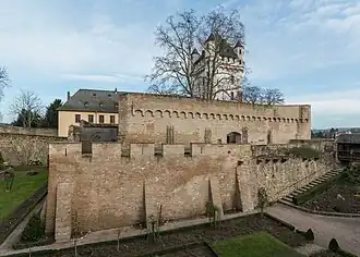 Замок с западной стороны