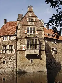 Фрагмент замка с эркером