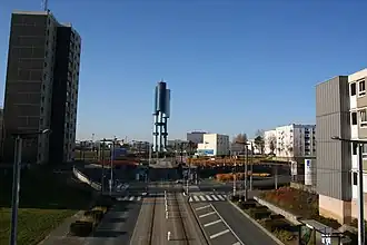 Площадь Ла-Фонтен с видом водонапорную башню