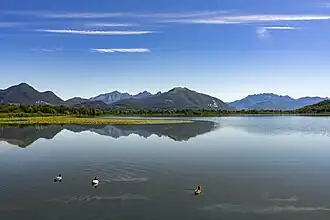 Вид на озеро Альсерио летом 2020 года