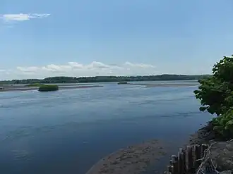 Вид на озеро Тофуцу летом 2011 года.