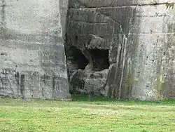 Пещеры около замка Монтастрюк