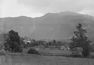 Вид на водопад со стороны деревни Лофтус