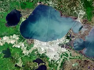 Фотосъёмка озера спутником Landsat-7 26 апреля 2000 года