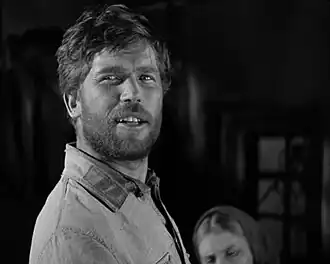 Ляшенко в фильме "Хлеб" (1930)