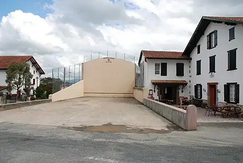 Фронтон (площадка для игры в пелоту)