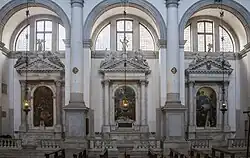 Правая сторона нефа