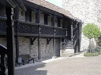 Галерея вдоль здания