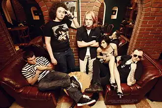 группа на фотосессии в феврале 2009