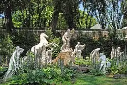 Группа «Ниобид» в саду