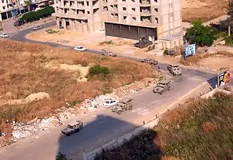 Конвой ливанской армии, патрулирующий Триполи через несколько недель после беспорядков.