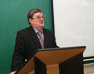 Александр Михайлович Пашков выступает с лекцией в ПетрГУ, 2010