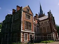 Дворец в 2013 году