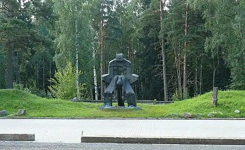 Вид на площадку перед входом в Левашовскую пустошь