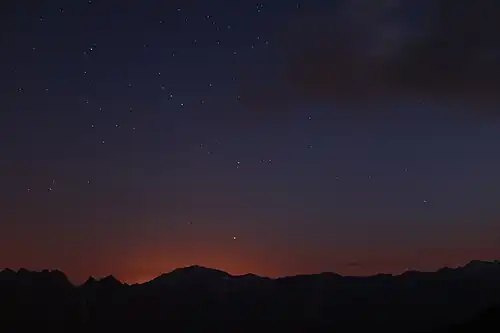 Звёздное небо Франции, видны Северная Корона, Волопас с Арктуром