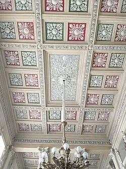 Потолок парадной лестницы