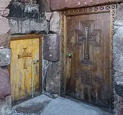 Двери церкви