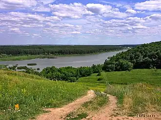 Вид с правого берега водохранилища в Восточном округе Белгорода