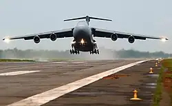 Самолет Lockheed C-5 Galaxy с четырьмя ТРДД TF-39