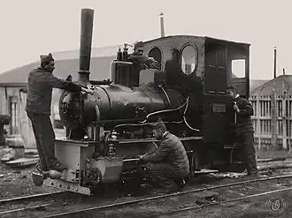 Группа арестантов обслуживает поезд, 1931 год