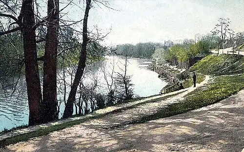 Лопань после плотины, вид против течения