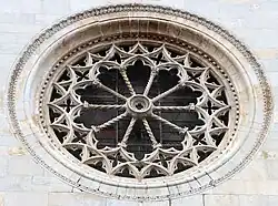 Большая роза собора Пьетрасанта, Тоскана, Италия