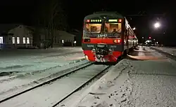 Электропоезд «Лоухи — Апатиты» на станции Лоухи.