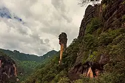 Скалы в районе горы Лаоцзюньшань