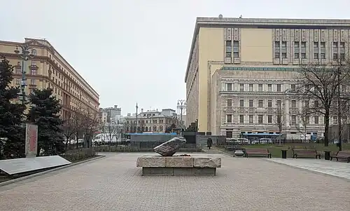 здание Вычислительного центра КГБ (на месте снесённого храма)