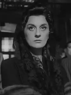 Испанский актер Энрике Рамбаль, аргентинская актриса Люси Галлардо и мексиканский актер Ксавьер Лойя на рекламной фотографии для фильма 1962 года «Ангел-истребитель».