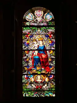 Витраж «Пресвятая Дева Мария, увенчанная польской короной»