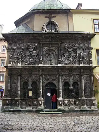 Главный фасад