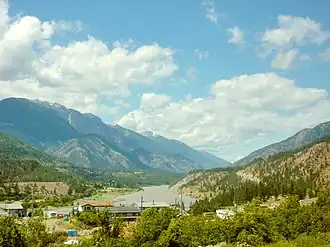 Вид на коммуну из окна вагона, 2011 год