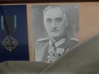 Стенд посвящённый генералу Цангаридису в Военном музее Афин