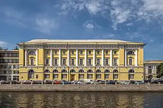 Здание Министерства внутренних дел, с оформлением ризалитов которого перекликается вид здания казначейства