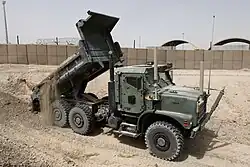 Обозначение самосвалов MTVR - МК29 или МК30 (с лебедкой). Этот MK30 оснащен бронированной кабиной