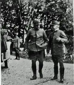 Пекори-Джиральди (справа) с генералом Луиджи Кадорной в период Первой мировой войны.